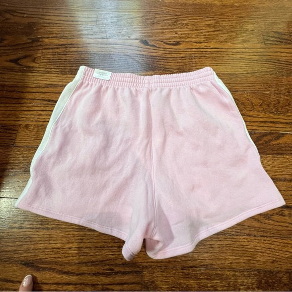 NWT PINK Victoria’s Secret Ivy Fleece Relaxed Shorts Pink and White Size M - Picture 3 of 5